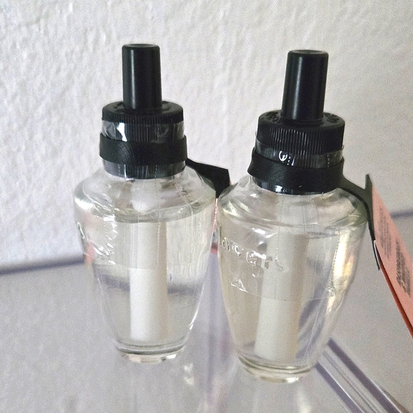 Raspberries & Whipped Vanilla WALLFLOWERS • Bath & Body Works - Picture 2 of 5